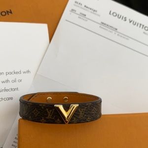 Louis Vuitton Essential V Bracelet